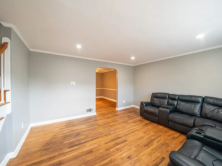 705 Eastshire Dr — Photo 3