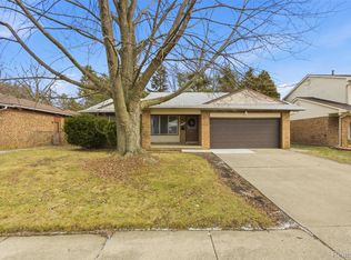 28230 Armanda Dr, Warren, MI 48088