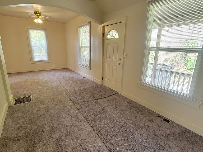 1290 Retsil Rd E — Photo 6