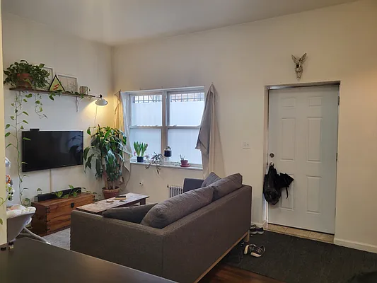 Rented by MCR Realty | media 26