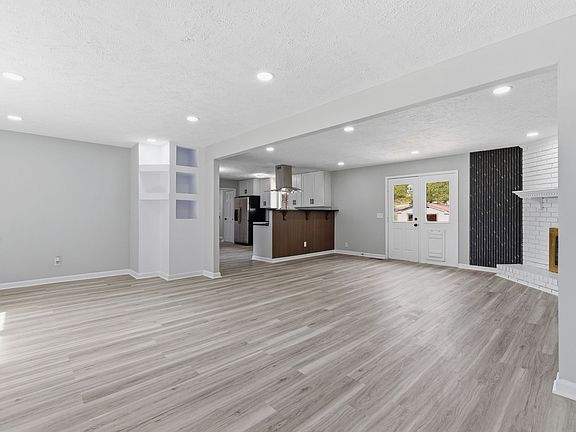 5th image of 361 Clearlake Dr W