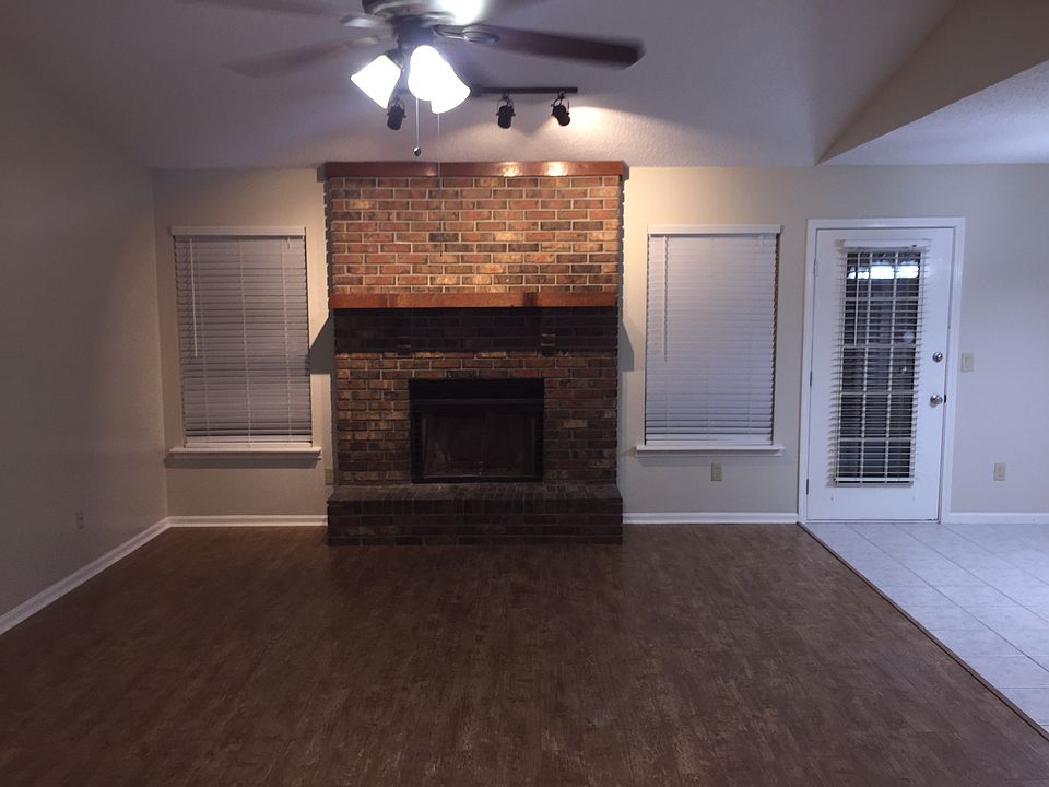 Great room & vaulted ceiling