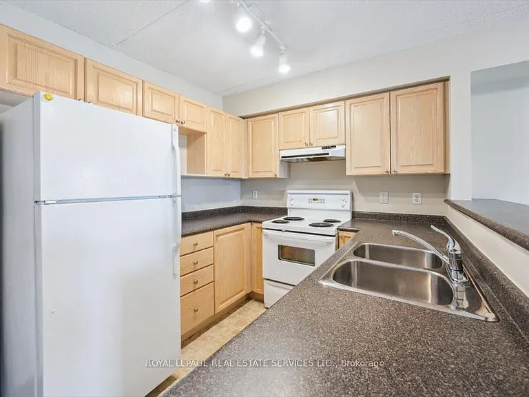 1490 Bishops Gate #303 — Photo 5