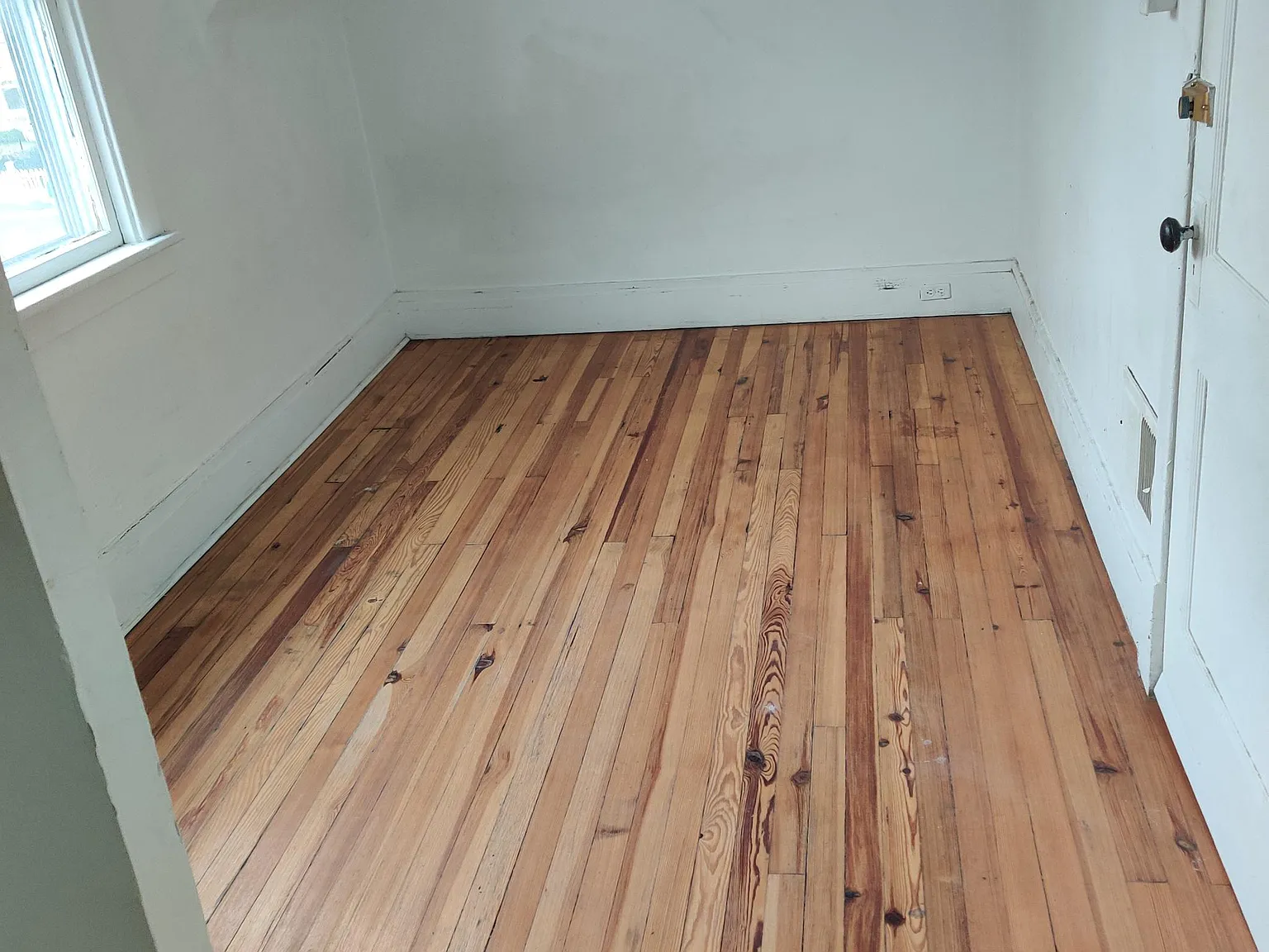 82 Harriet Ave — Photo 2