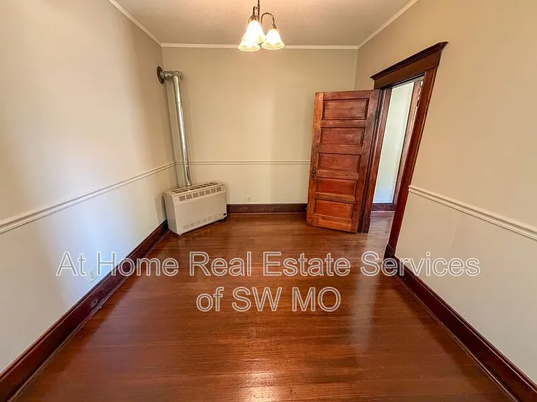 839 S Broadway Ave #B — Photo 3