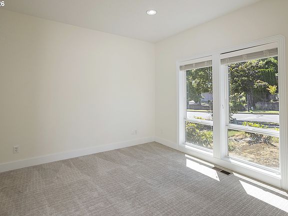 4th image of 10520 SE Isaac Dr