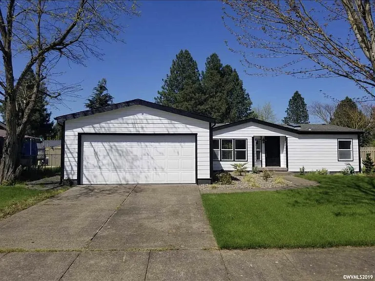 1020 Linden St — Photo 1