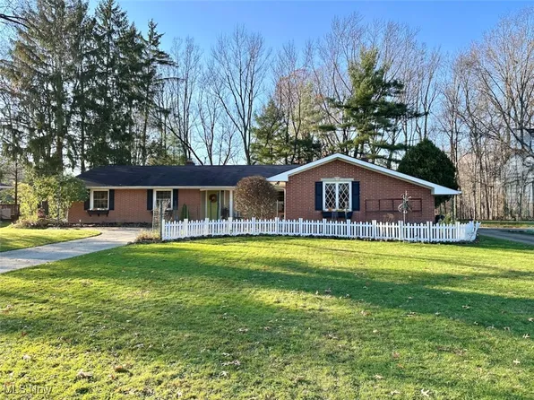 10933 Tanager Trl, Brecksville, OH 44141