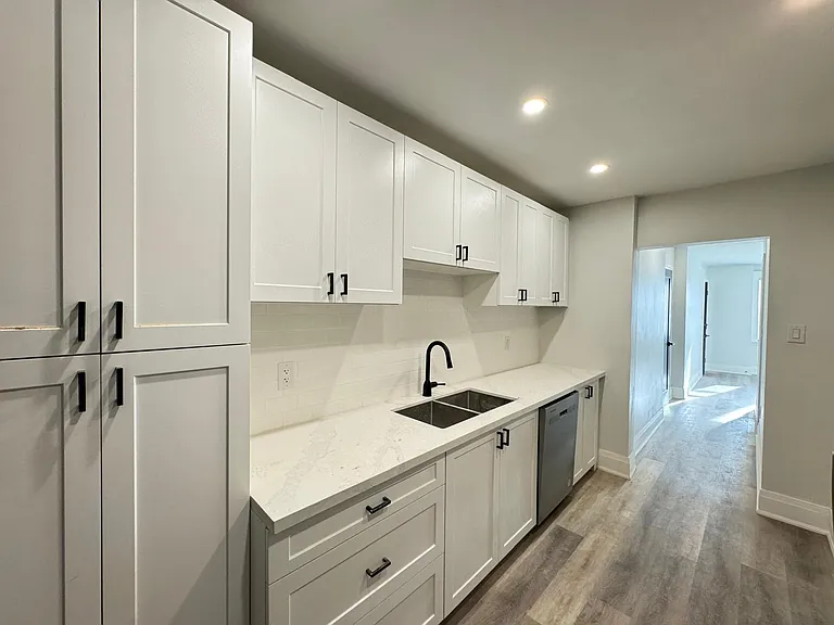 931 Main St E #4 — Photo 30