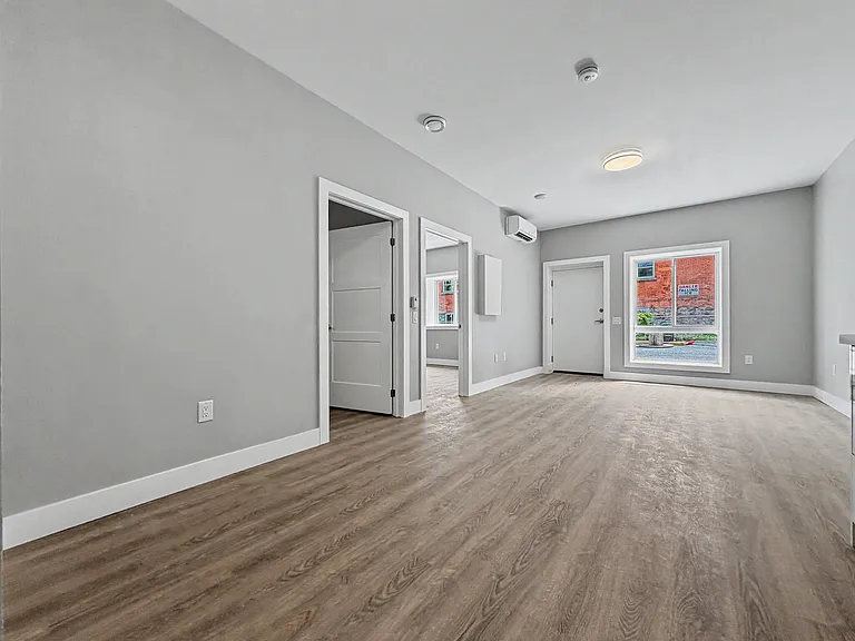 199 Pine St #4 — Photo 6