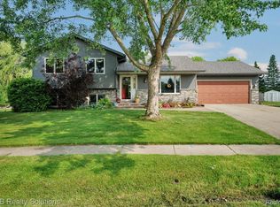 440 Jonathon Dr, Almont, MI