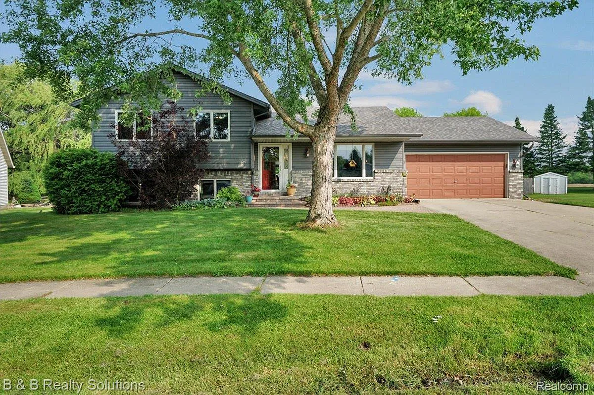 440 Jonathon Dr photo 1