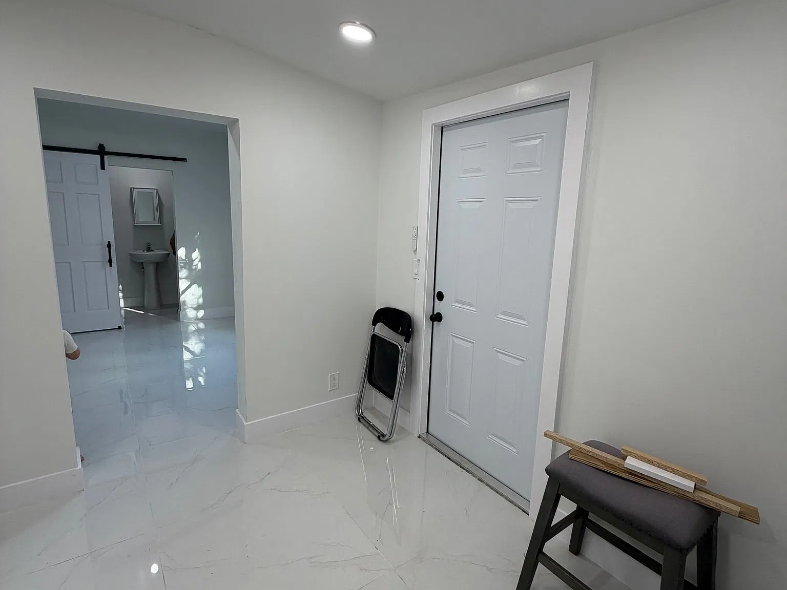 Enjoy this cozy and charming studio apartment, thoughtfully designed to offer comfort, convenience, — Photo 2
