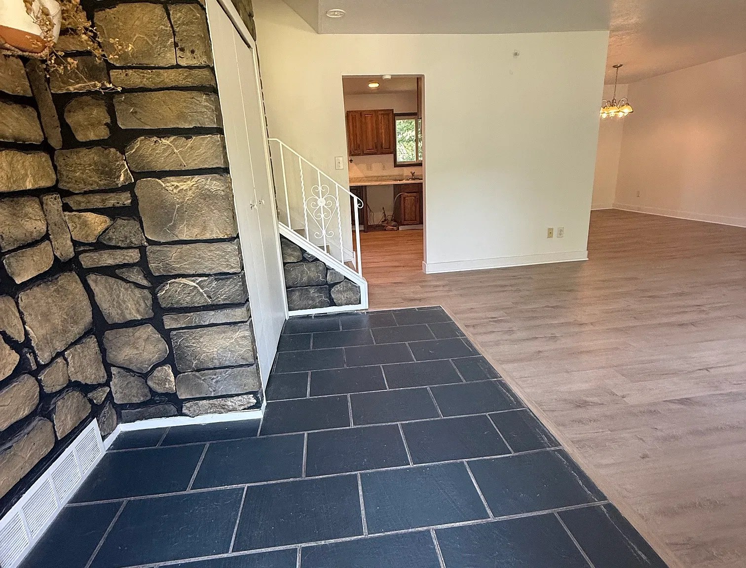 3 bed, 2052 sqft, $2,450 — Photo 4