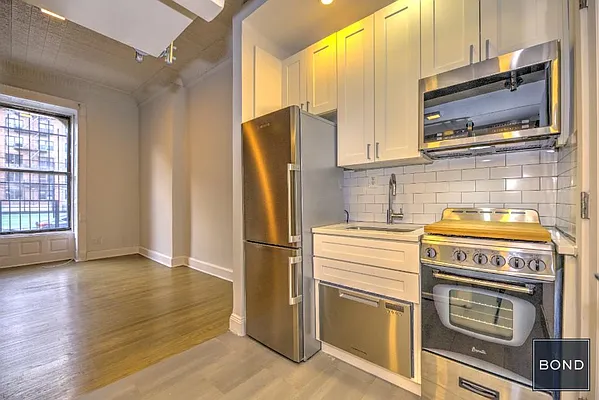 Rented by Bond New York | media 15