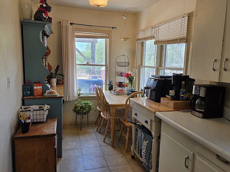 236 S Maple St — Photo 5