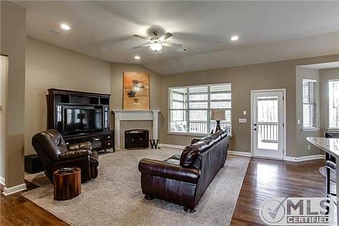 5th image of 105 Beacon Ct