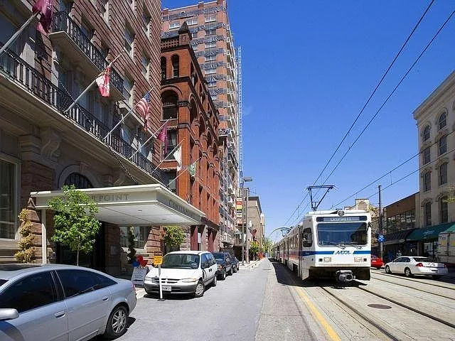8 Howard and The 305 — Photo 2