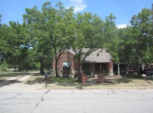 204 W Harrell St, Cleburne, TX 76033