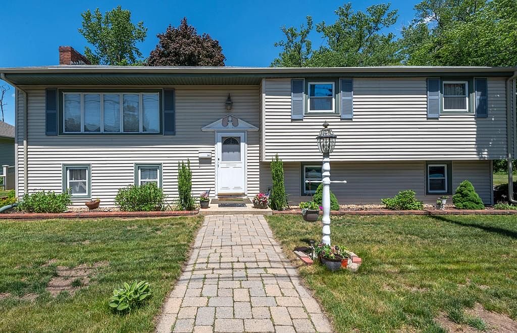 141 Parker Rd, Wakefield, MA 01880 Zillow