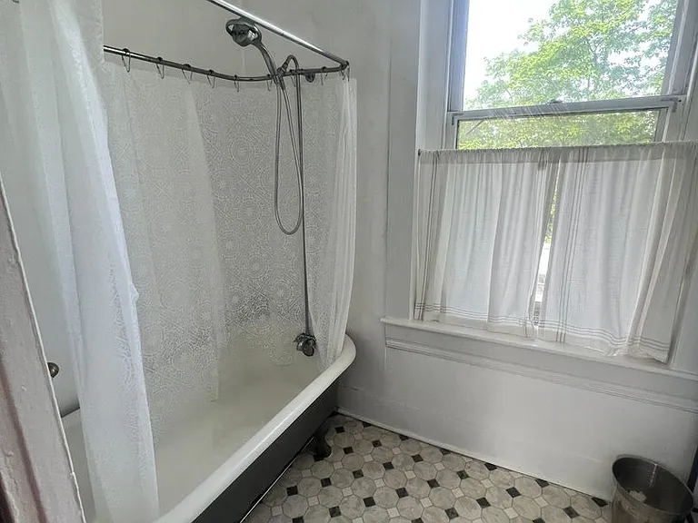 1327 E Washington St — Photo 21