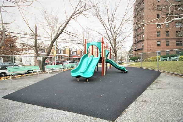 Sold by Landmark International Real Estate, LLC | media 16