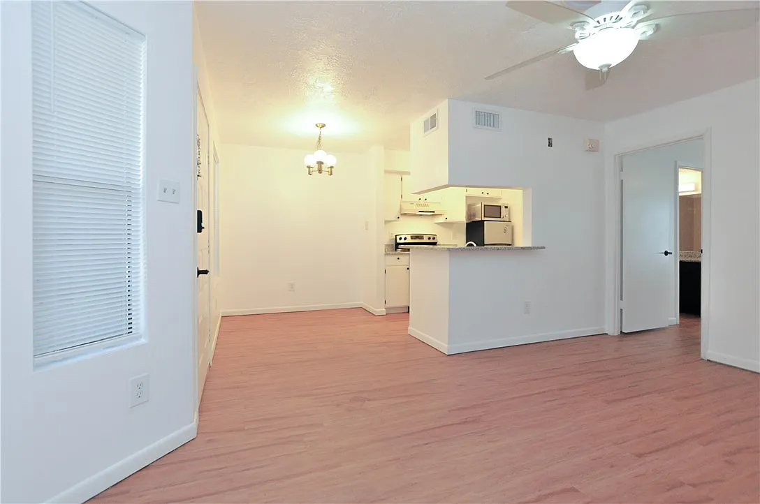 1 bed, 585 sqft, $950 — Photo 3