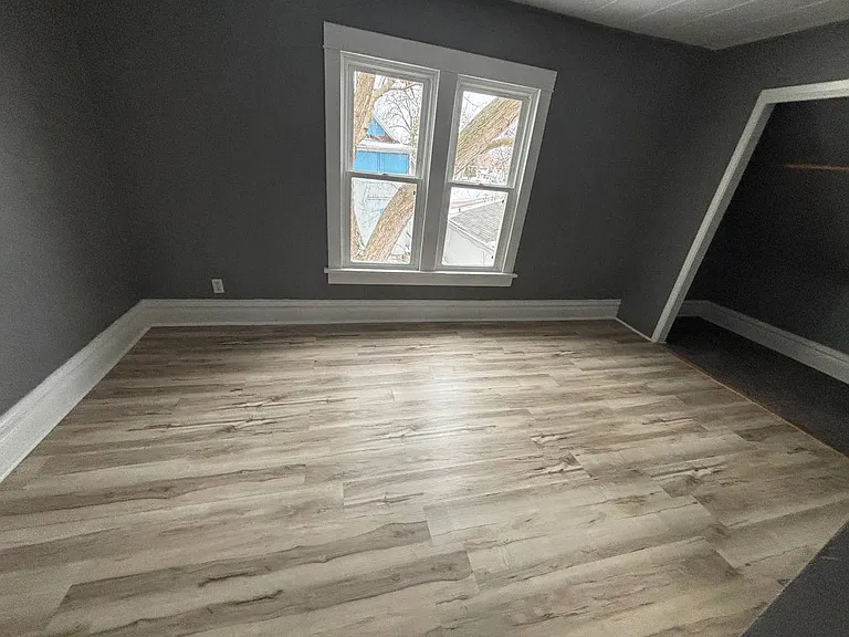 214 Denver St — Photo 8