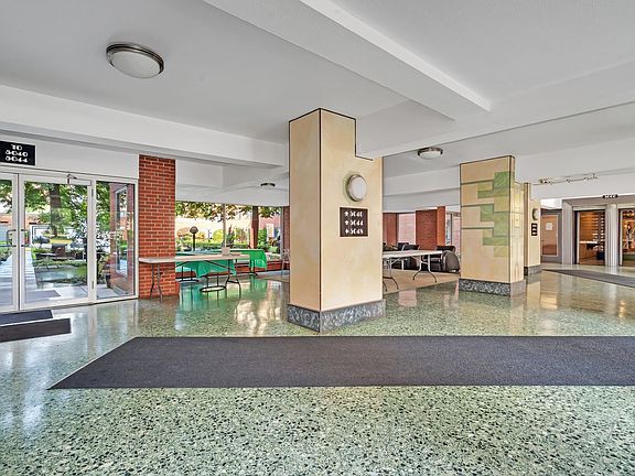 3rd image of 5040 N Marine Dr APT D3