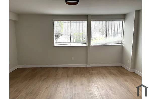 Building Photo - 1505 S Hoover St #2