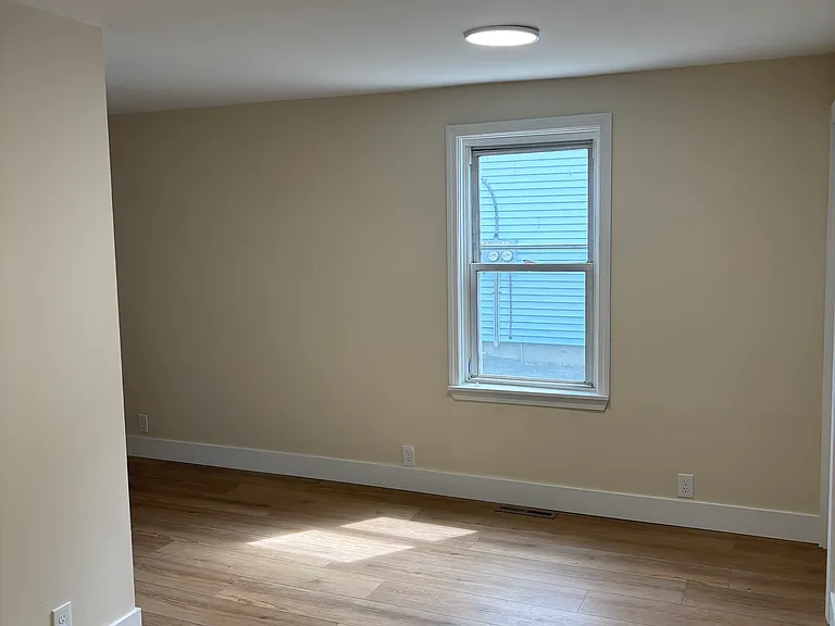 14 Sheridan St — Photo 4