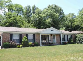 303 Pine Valley Dr, Pekin, IL 61554