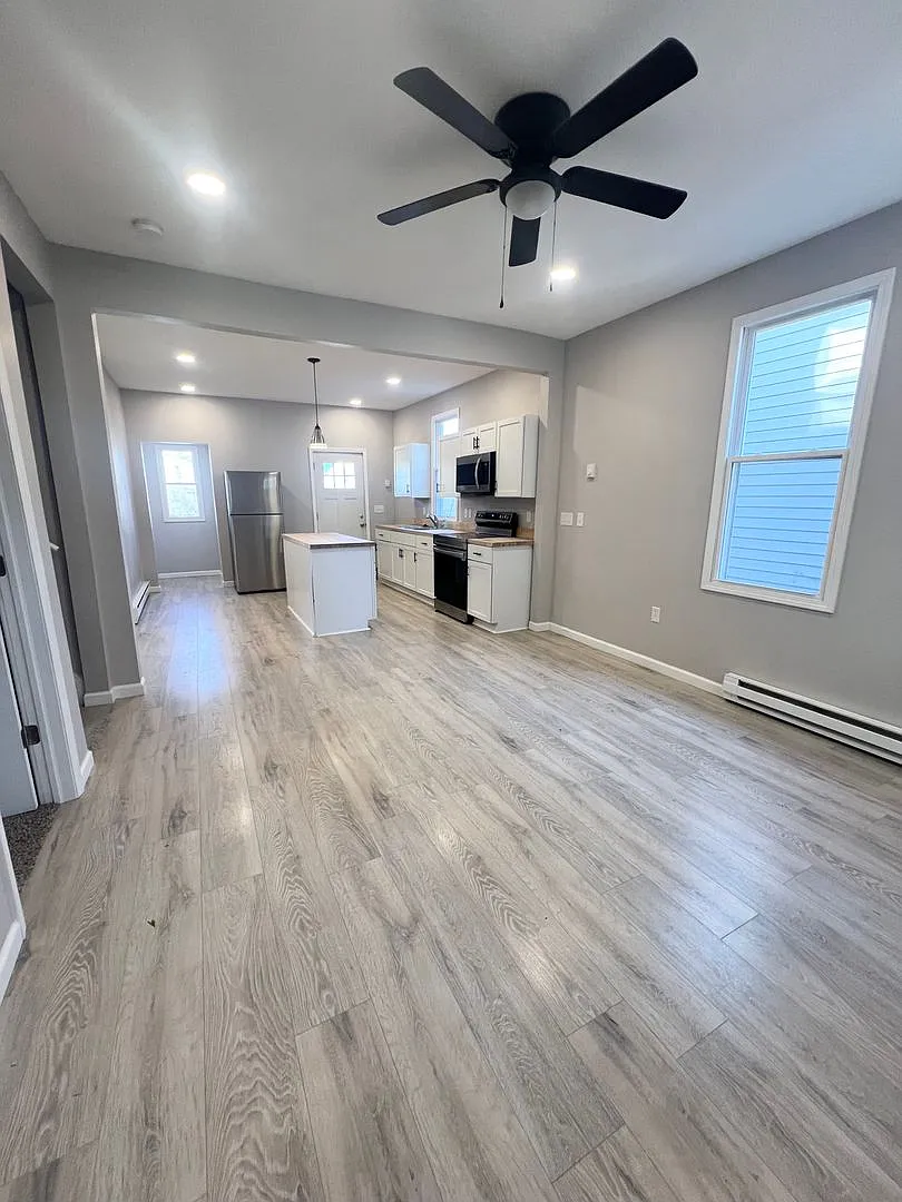 New Listing! 3 Bedroom House — Photo 3