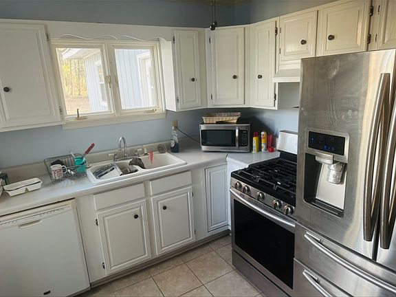 5th image of 290 Eastwood Dr