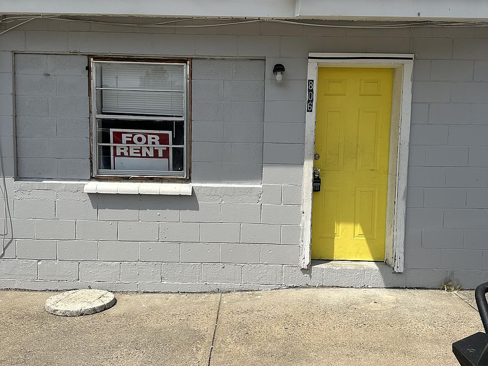1st image of 806 S Oak St