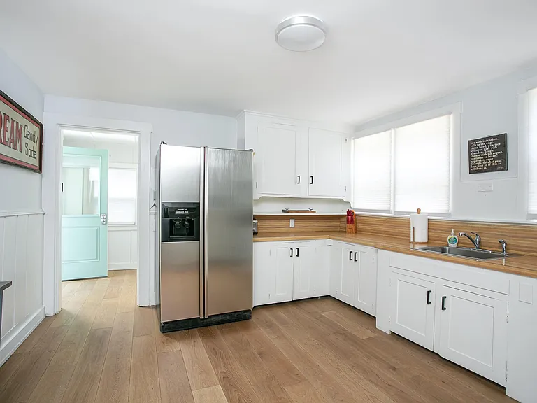 109A Aquidneck Ave — Photo 18