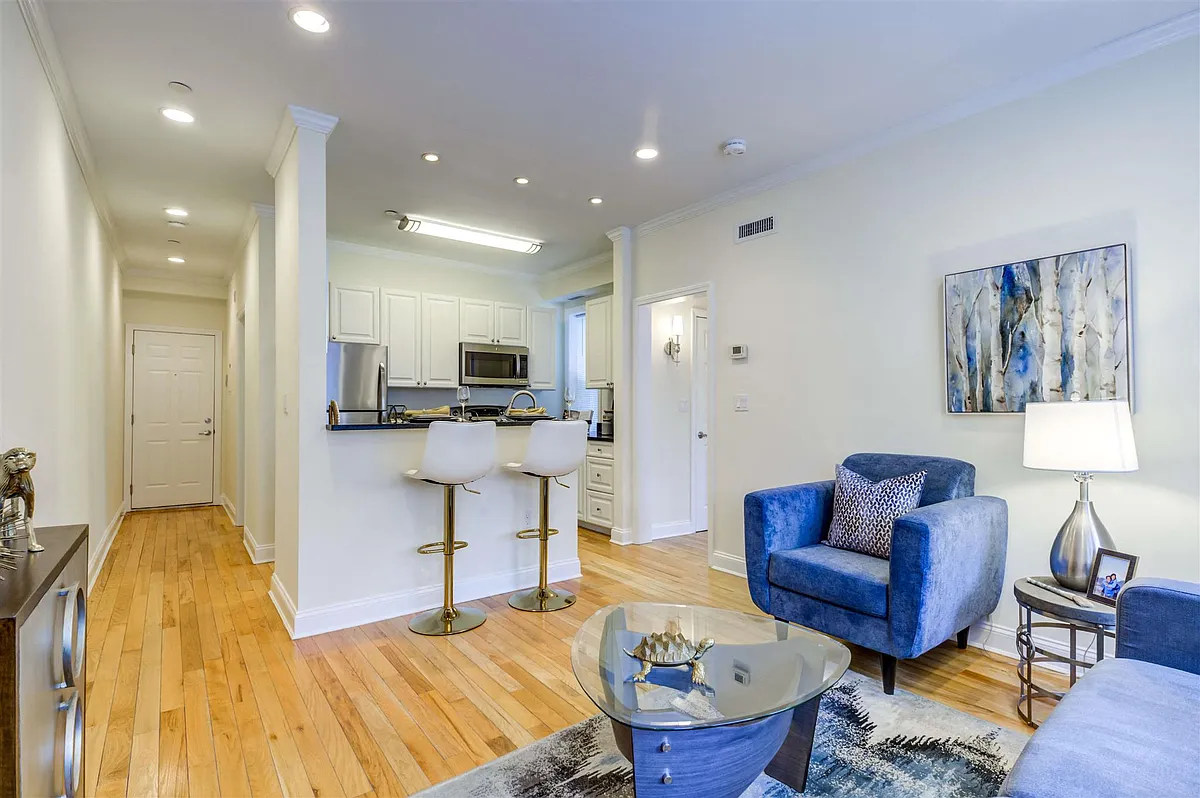 Building Photo - 30 Langdon St #10