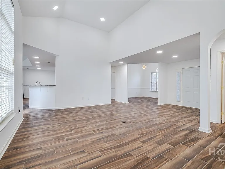 108 Village Lake Dr — Photo 11