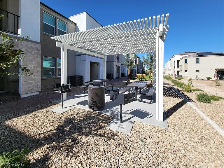 8667 Luxuriant Ave — Photo 20