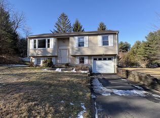 1 Edgehill Pl, Amherst, MA 01002