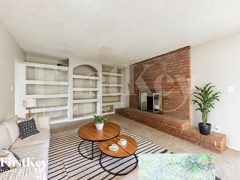 3730 W Hartford Ave — Photo 5