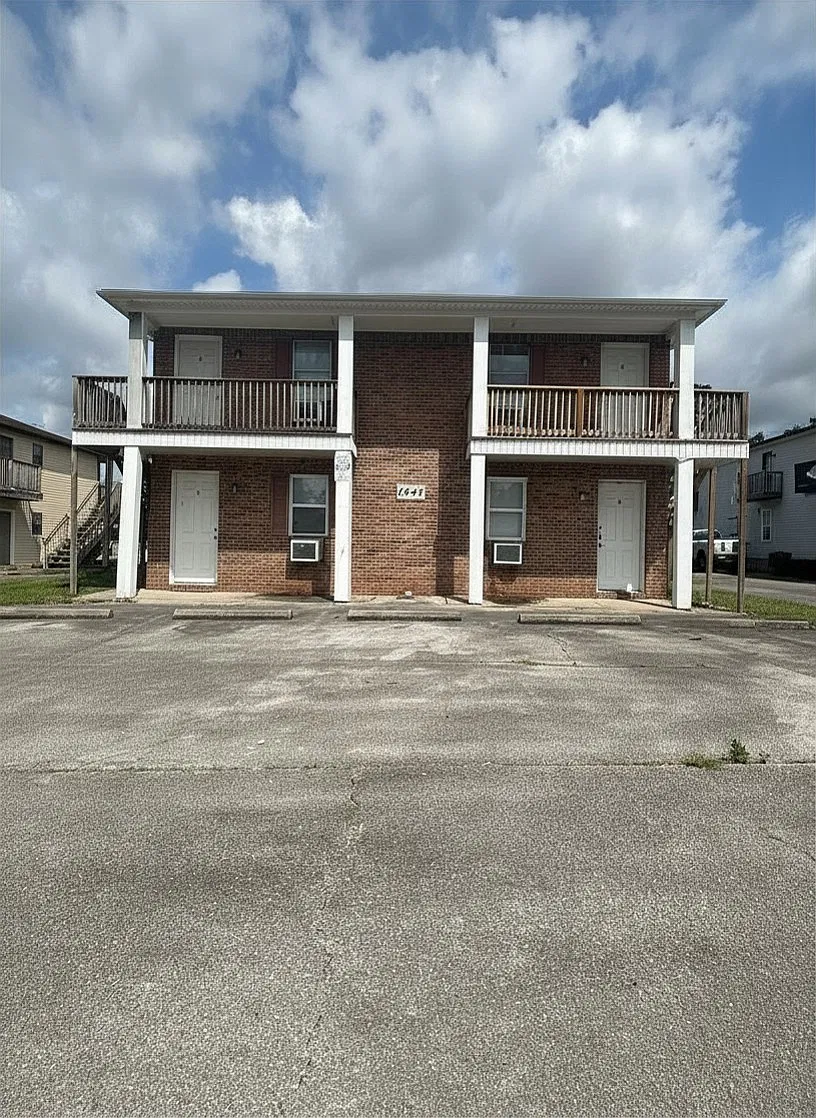 1 bed, 800 sqft, $695 — Photo 1