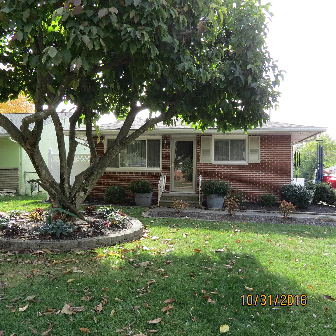 855 E Lincoln Ave photo 1