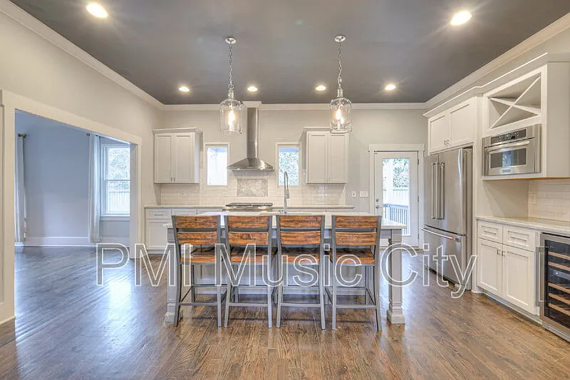4 bed, 3.5 bath, 3372 sqft, $5,895 — Photo 2