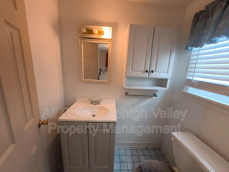 8 W Elizabeth Ave — Photo 6