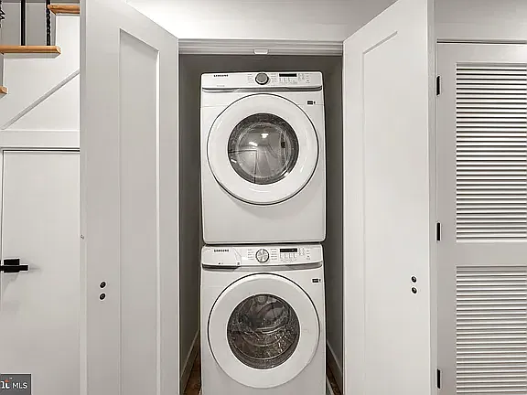 1 bed, 2300 sqft, $2,000 — Photo 2