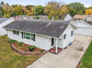 1702 4th St S, Moorhead, MN 56560