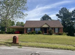 2870 Dumbarton Oaks Dr, Memphis, TN 38127