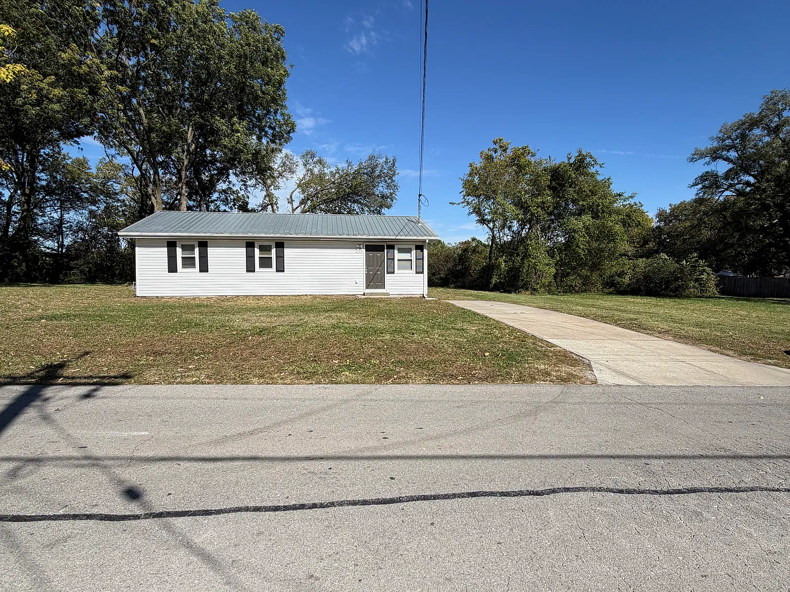 3 bed, 1000 sqft, $1,300 — Photo 1