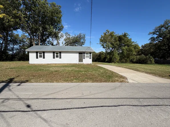 304 SE 8th St, Oak Grove, MO 64075